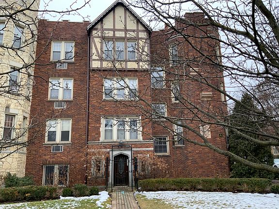 3rd image of 10909 S Longwood Dr APT 3