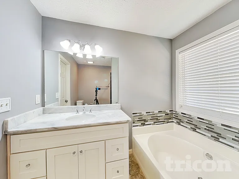 329 Kellys Walk — Photo 9