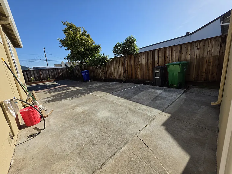 1086 Mersey Ave — Photo 35