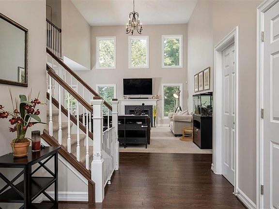5th image of 9122 Curry Ln