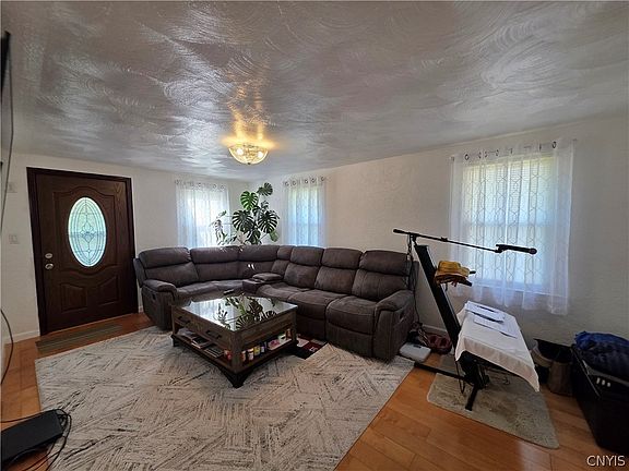 4th image of 1226 Hilton Ave