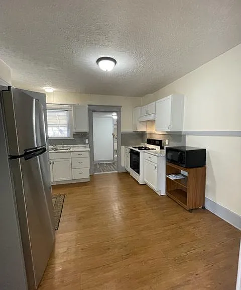420 Lawrence Ave #A — Photo 1