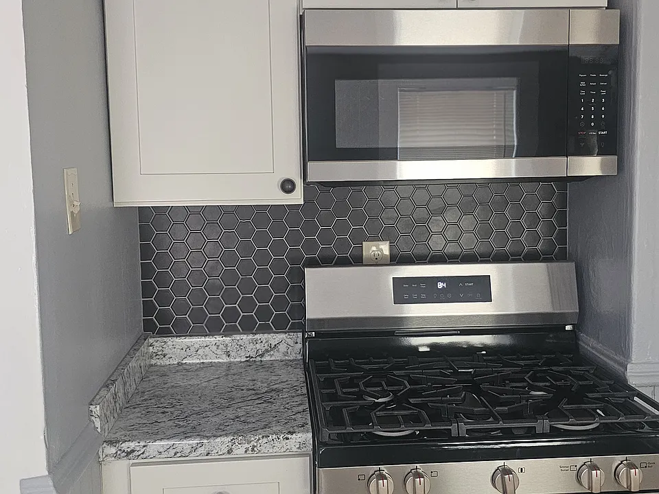 22 W Pearl St #2