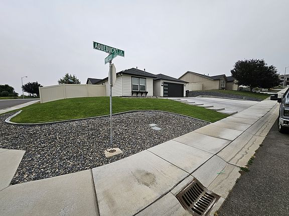 3rd image of 3216 Aqueduct Ln