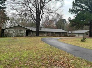 2 Lake Point Dr, Conway, AR 72032
