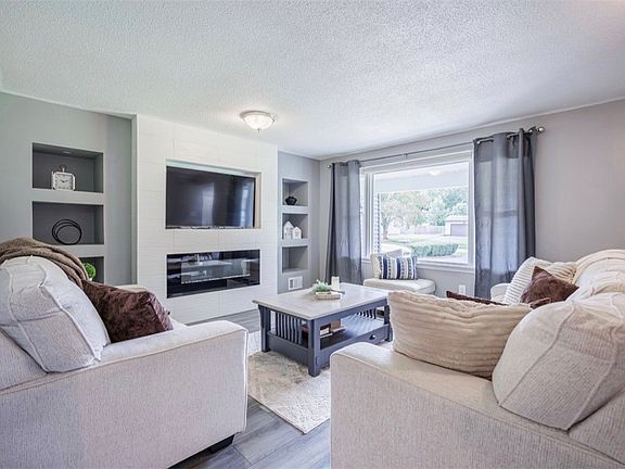 5th image of 32 Kaywood Dr