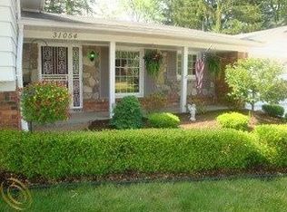 31054 Pickwick Ln, Beverly Hills, MI