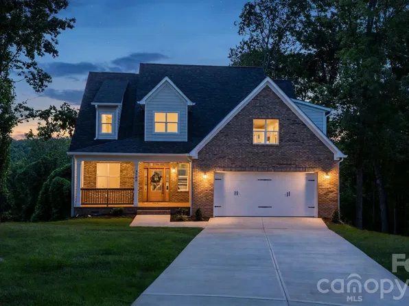 3800 Erskine Woods Dr, Bessemer City, NC 28016