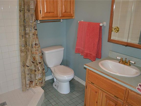 5th image of 1833 E Lake Dr