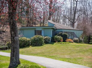 23 Scenic Dr, Hyde Park, NY 12538