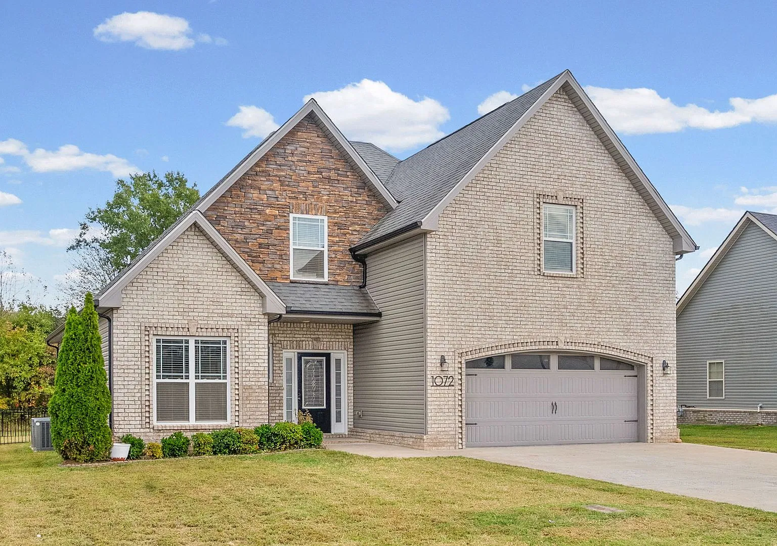 1072 Chagford Dr — Photo 3