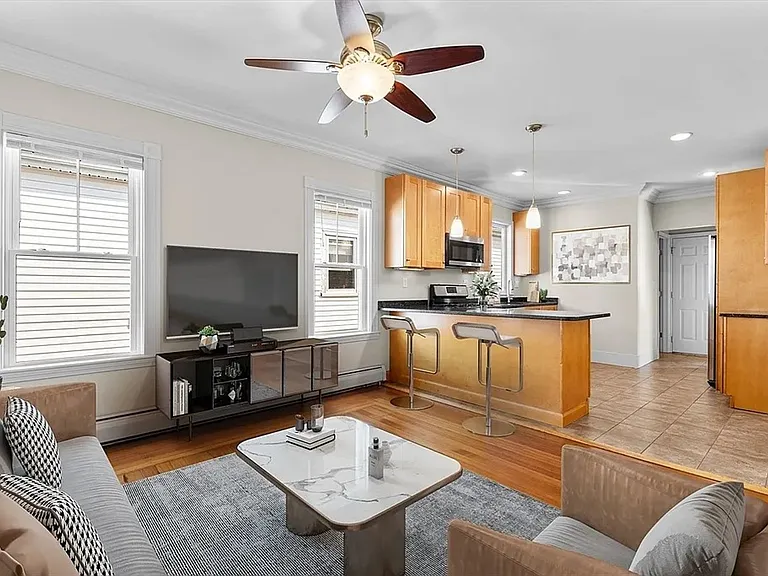 2-11 Woodlawn St #2 — Photo 18