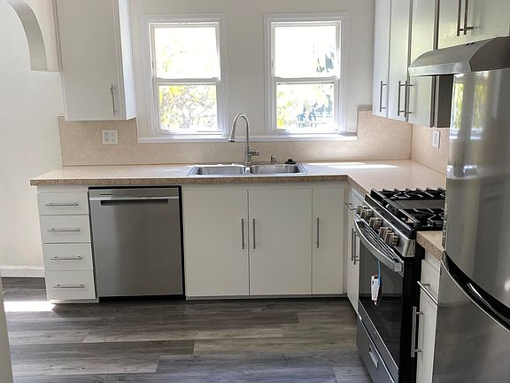 5th image of 524 N Sycamore Ave