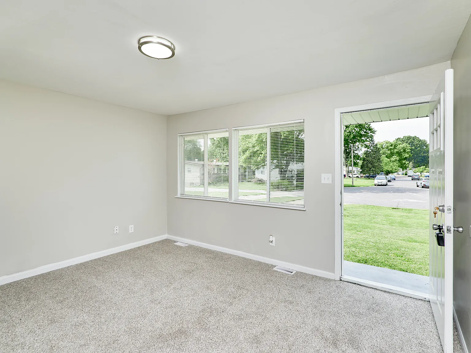 3 bed, 864 sqft, $1,500 — Photo 4
