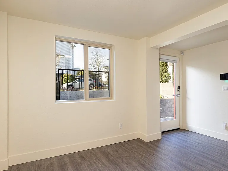 Seattle 3 Bedroom Apartment for Rent | Newly Remodeled Home with In-Unit Washer/Dryer, Private En... — Photo 17