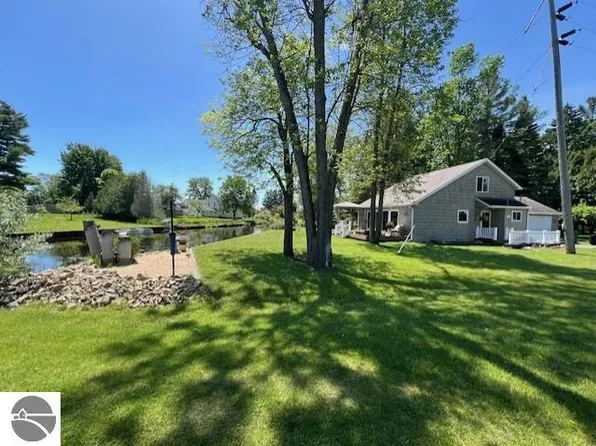 202 N St W, Tawas City, MI 48763