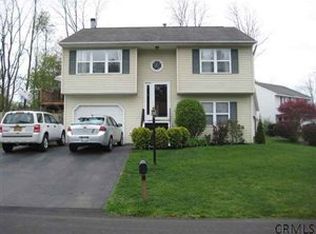 10 Weathercrest Dr, Scotia, NY 12302