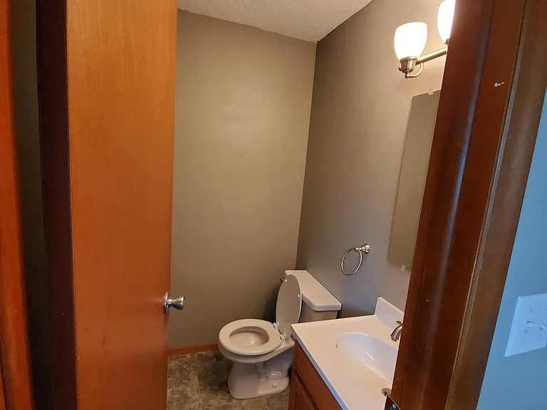 9060 Oakwood Dr — Photo 7