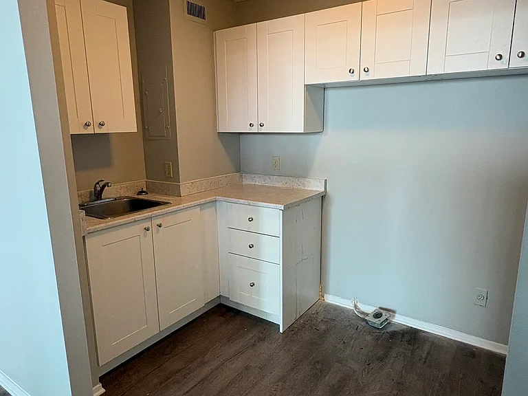 52 Bayswater Ave — Photo 7