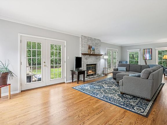 4th image of 213 Ascot Ct