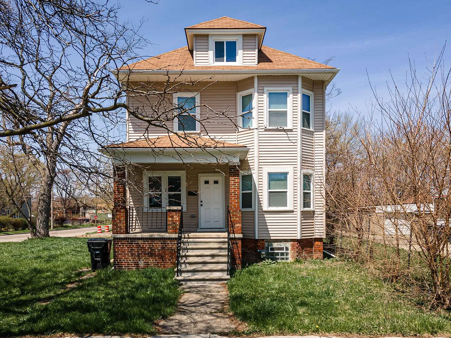 $1,700 - 4 Bed / 1.5 Bath Newly Renovated Home In North End — Photo 1