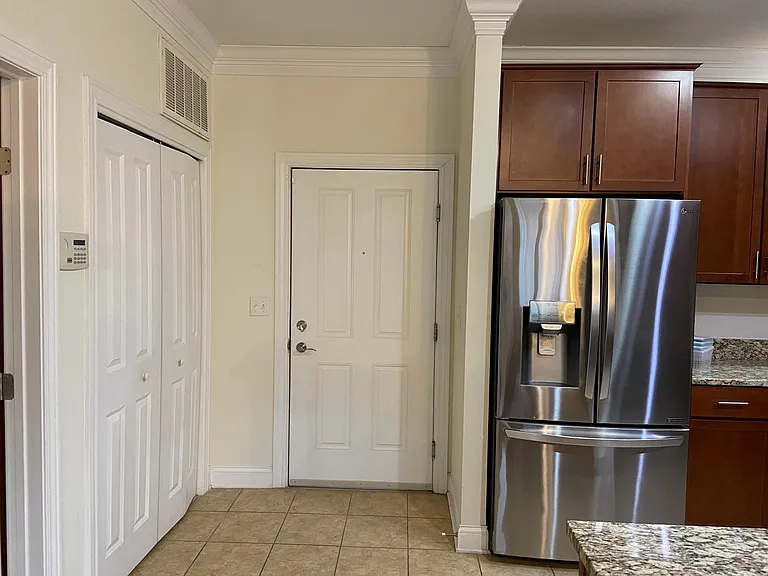 953 Ingleside Ave #116 — Photo 10