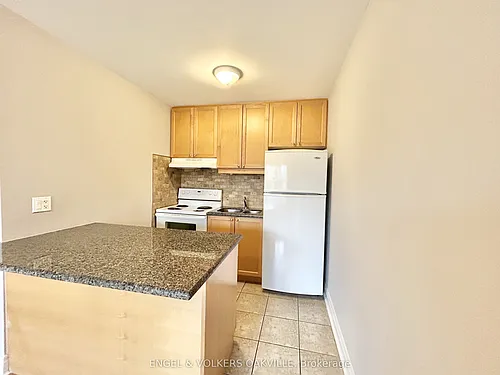 90 25th St Photo 1