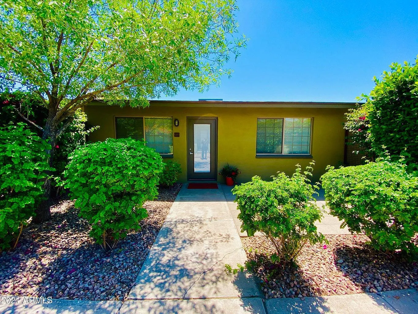 2 bed, 1.0 bath, 797 sqft, $1,795 — Photo 1