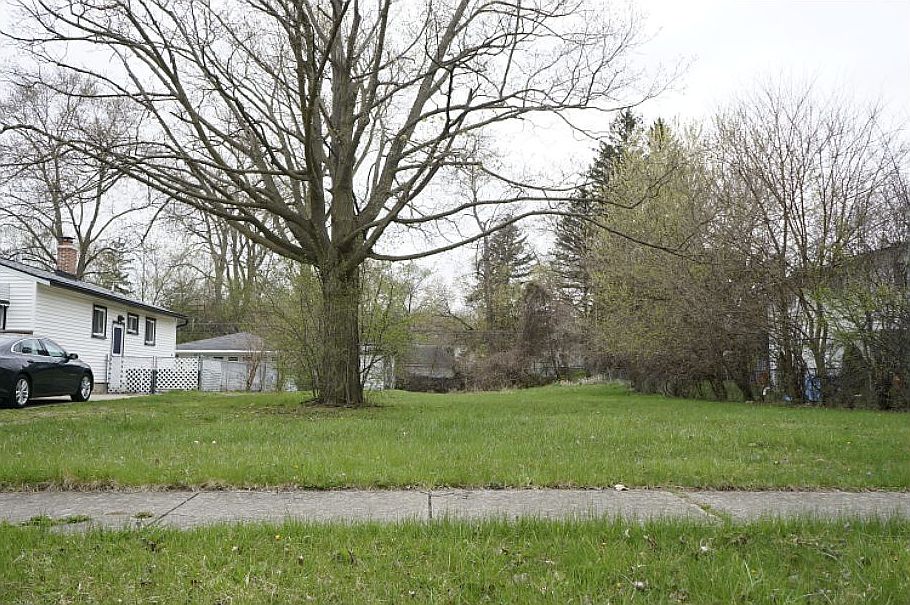1st image of 15539 Green Ln