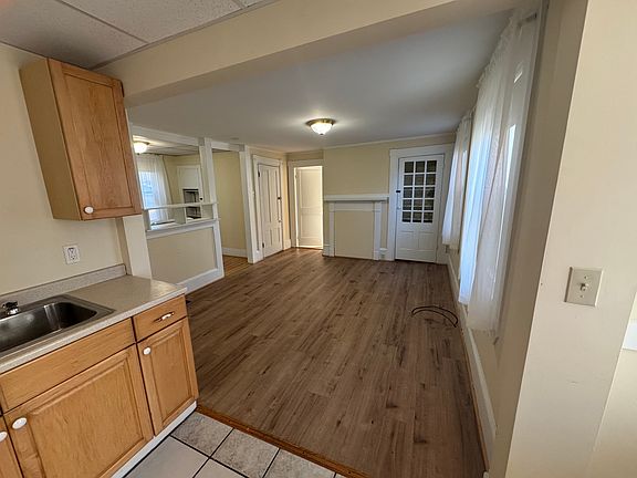 3rd image of 516 Riverside Dr #1