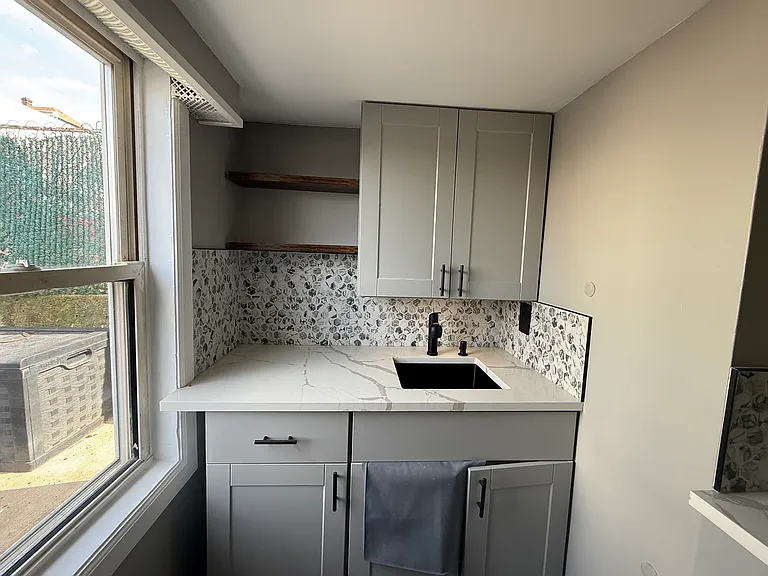 153 Oliver Ave — Photo 6