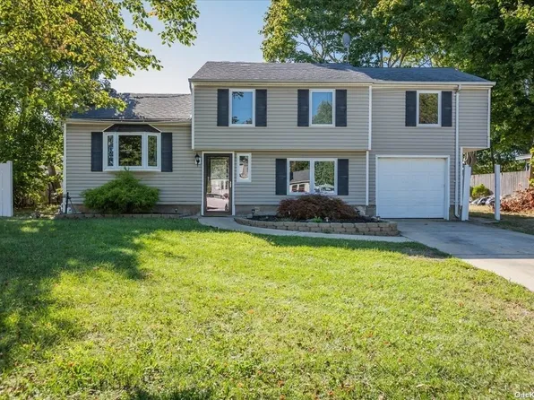 646 Narragansett Ave, East Patchogue, NY 11772
