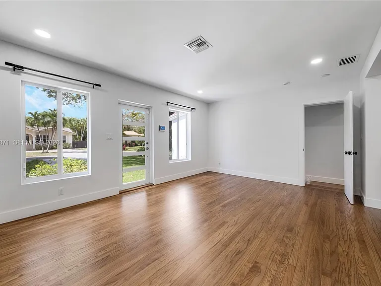 101 NW 100th St — Photo 11