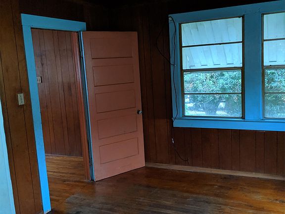 2nd image of 3816 Elm Dr