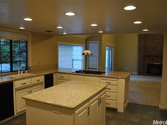 4th image of 105 Mule Creek Ct