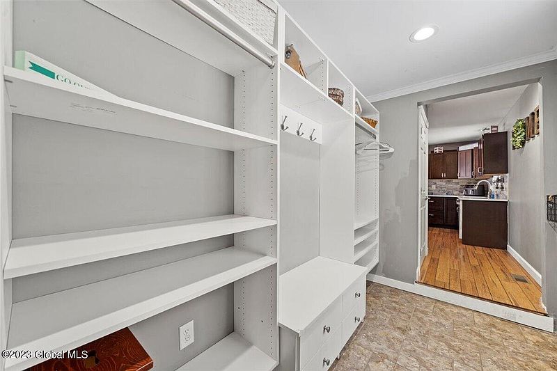 3rd image of 28 Hunt Avenue