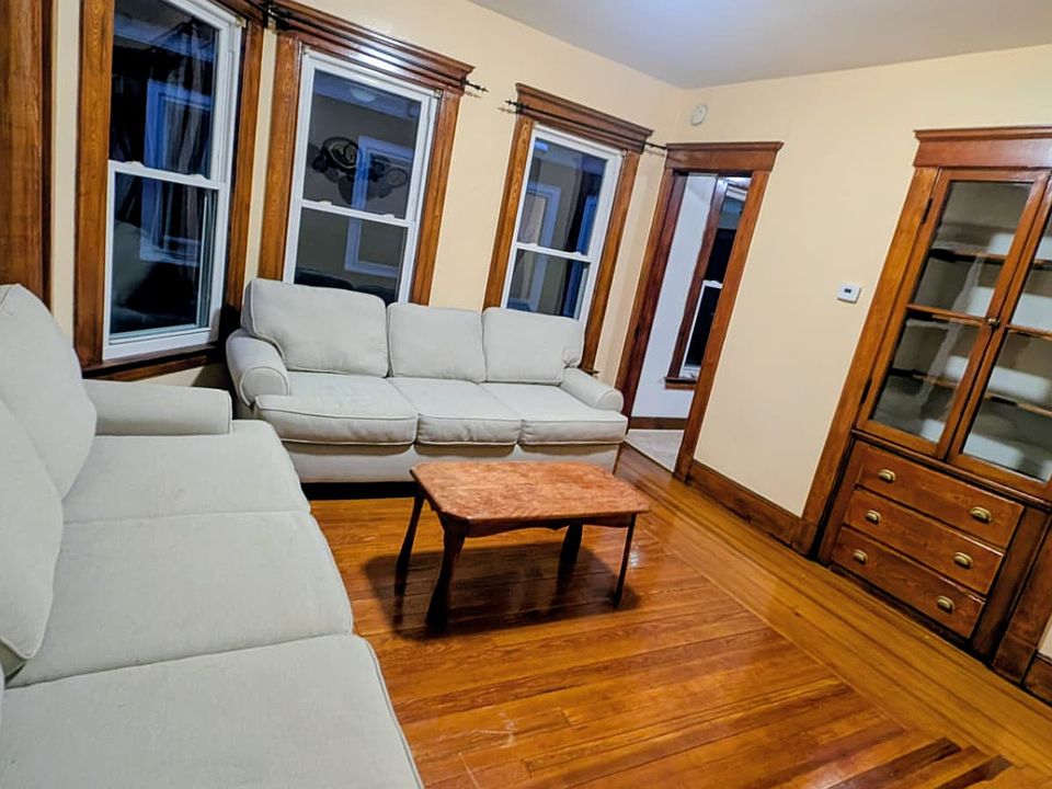 1st image of 122 Foster St #1