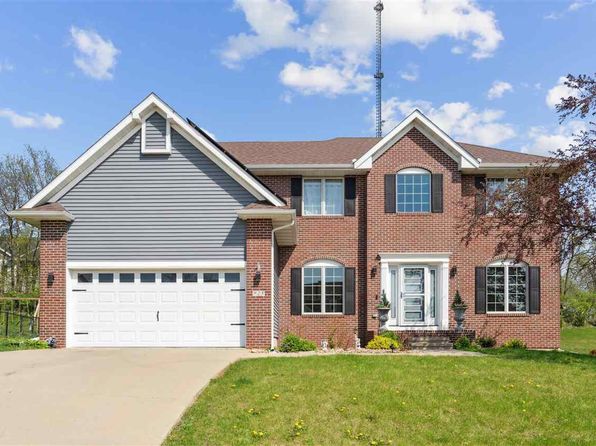 925 Rolling Creek Dr NE, Cedar Rapids, IA 52402