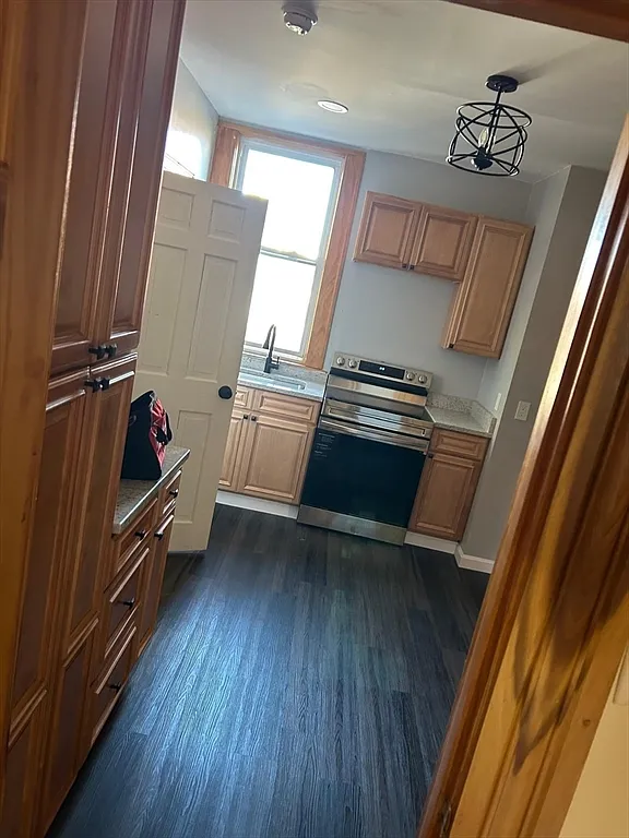 3 bed, 1.0 bath, 1756 sqft, $2,500 — Photo 2