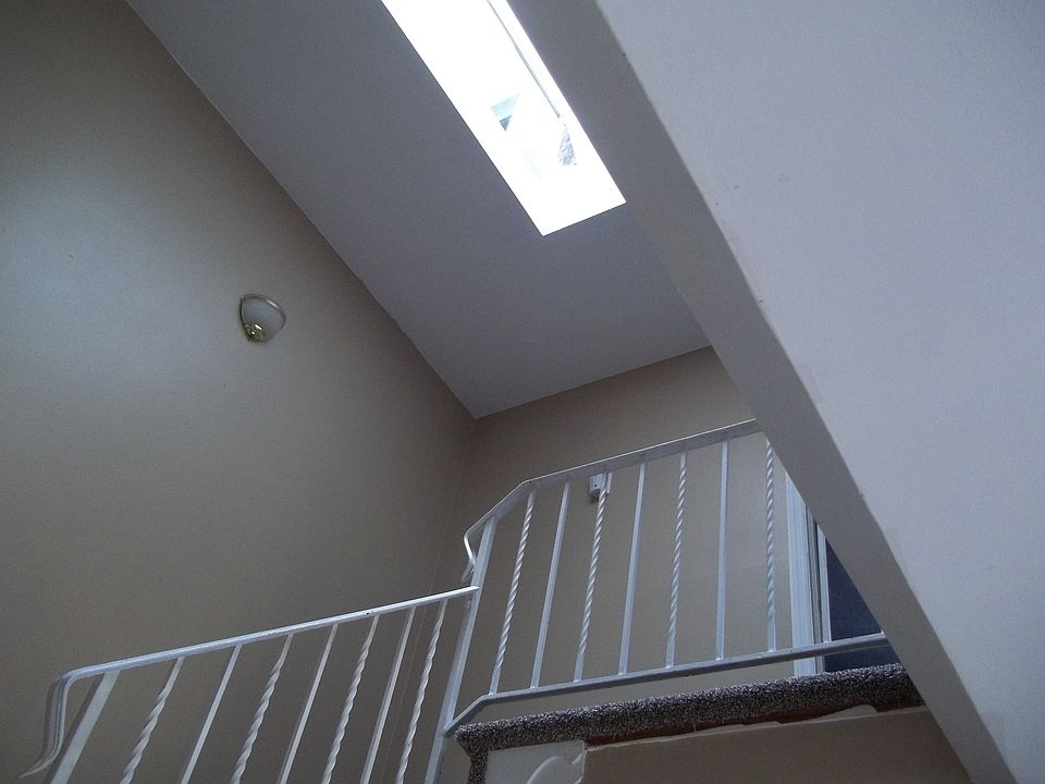 2nd image of 180 Pearlcroft Rd