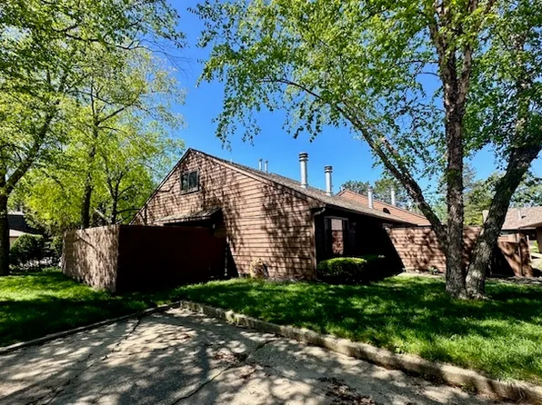 1 Evergreen Sq #1, Savoy, IL 61874