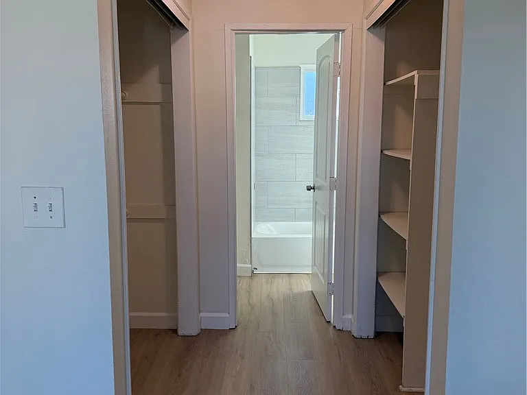 558 S Benjamin St — Photo 21