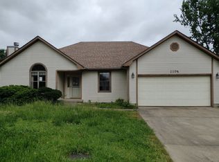 1109 Meadow View Dr, Webb City, MO 64870