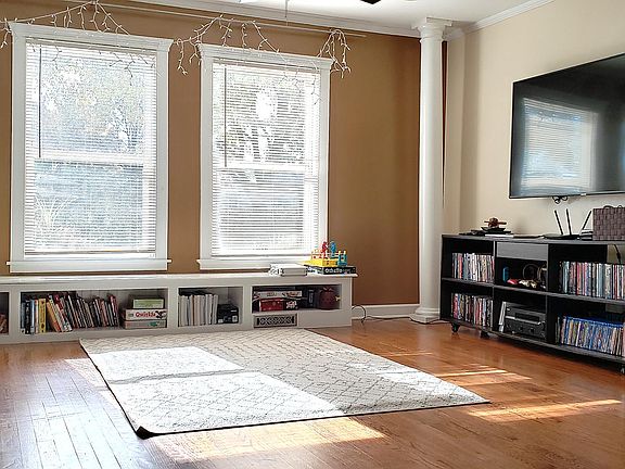 3rd image of 1034 Crane Blvd