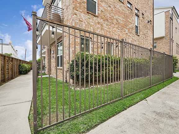 4th image of 1020 Patterson St