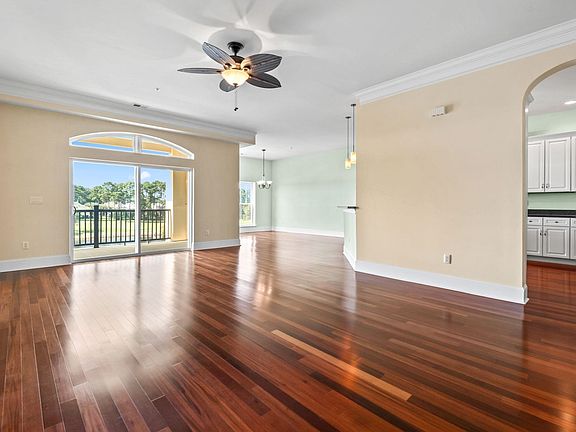 5th image of 249 Venice Way #3301