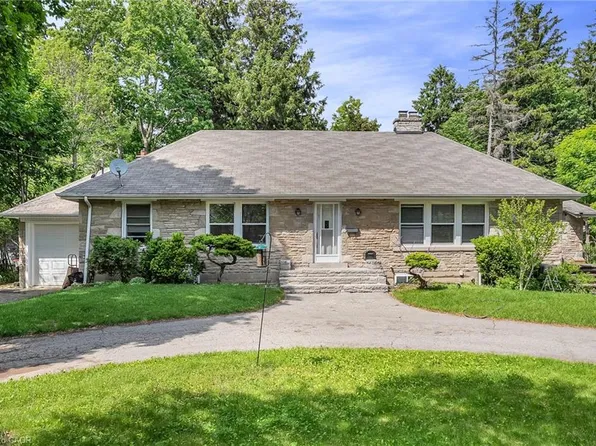 11 Ben Machree Dr, Mississauga, ON L5H 2S2