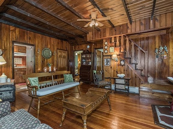 2nd image of 2091 Lakeside Dr W