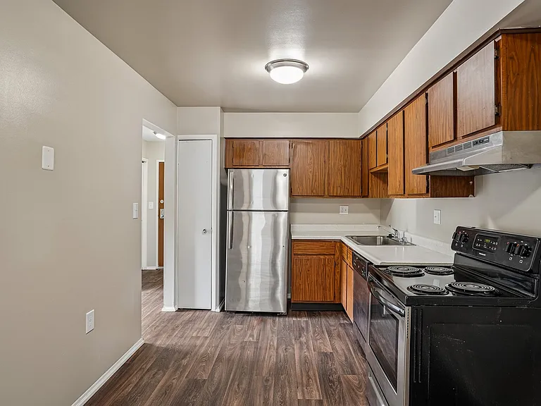 Regency Place Apartments — Photo 31