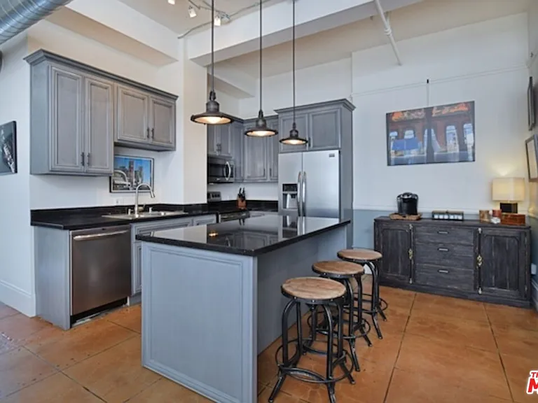 108 W 2nd St #806 — Photo 9